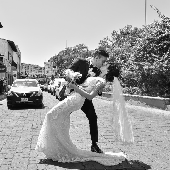 Like this to be notified when I go live! - Picture 3 of 14